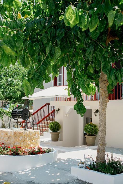 Rooms In Yard Corinth Exterior foto